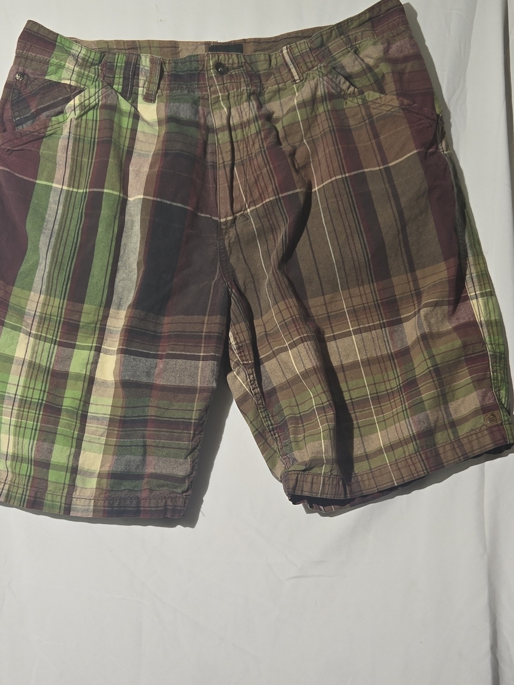 Reef Men's Plaid Flat-Front Shorts in Green and Brown